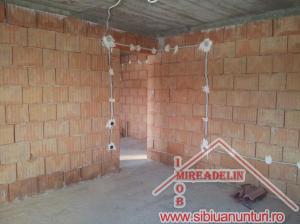 VINDEM CASA D+P+M 5 CAMERE,    LOC. CISNADIE