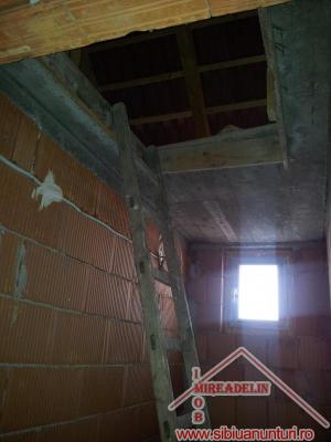 VINDEM CASA D+P+M 5 CAMERE,    LOC. CISNADIE