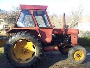 Vand tractor U650 cu plug PP4, folosit doar apicol