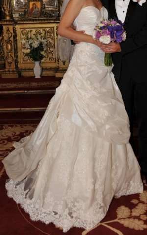 Vand rochie de mireasa La Sposa 2012