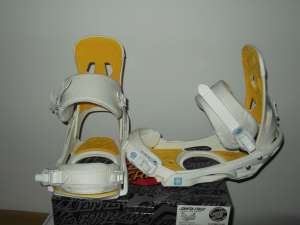 VAND SKIURI BUTI PLACI SNOWBOARD CLAPARI  LEGATURI  GECI SNOWBOARD CASTI OCHELARI DE SKI SI ALTELE