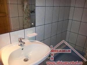 INCHIRIEM APARTAMENT LA CASA 2 CAMERE,   STR. AVRAM IANCU