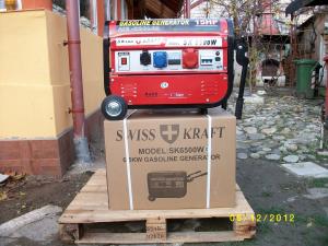 Generator de curent 6.5 kw,   3 tensiuni de iesire 12v,   220v si 380 v,   motor honda pe benzina,  