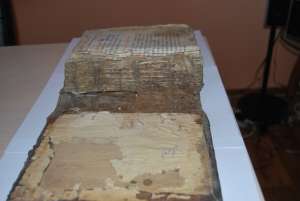 Carte bisericeasca scrisa in limba romana prin utilizarea alfabetului chirilic