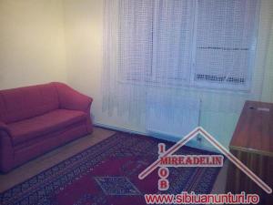INCHIRIEM APARTAMENT 2 CAMERE � STR. RAHOVA