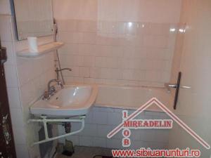 INCHIRIEM APARTAMENT 2 CAMERE � STR. RAHOVA