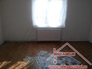 VINDEM APARTAMENT LA CASA 2 CAMERE,   STR. RESITA