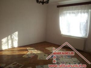 VINDEM APARTAMENT LA CASA 2 CAMERE,   STR. RESITA