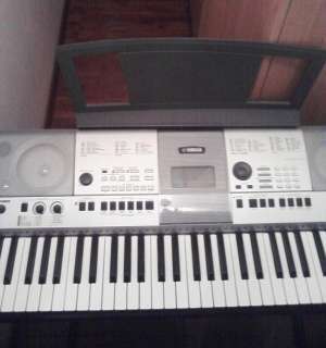 Vand orga Yamaha psr E-413