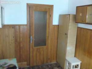 vand apart 2 camere decomandat