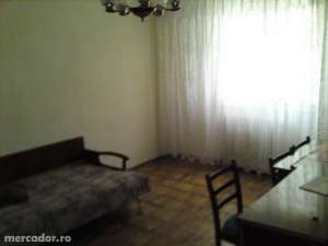 vand apart 2 camere decomandat