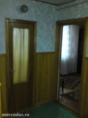 vand apart 2 camere decomandat
