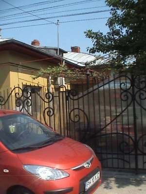 vand schimb casa 3 camere, zona 8 martie, ploiesti