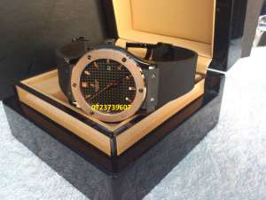 hublot clasic ultra slim automtic,  rosse gold bezel. full ceramic case. mecanism ETA Asian.