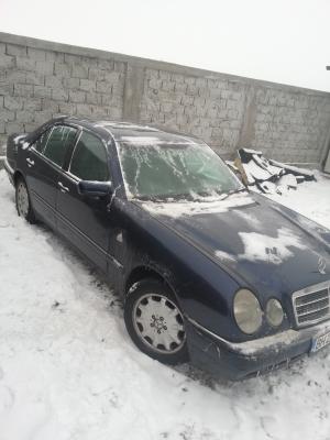 Vand Mercedes E300 2500 Euro