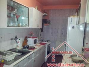 VAND APARTAMENT 3 CAMERE,   STR. SEMAFORULUI