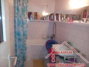VAND APARTAMENT 3 CAMERE,   STR. SEMAFORULUI