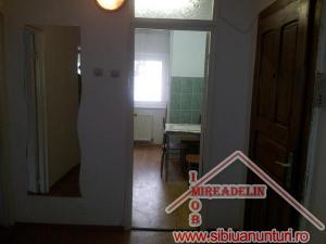 VINDEM APARTAMENT 3 CAMERE ,   CARTIERUL TEREZIAN
