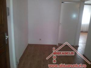 VINDEM APARTAMENT 3 CAMERE ,   CARTIERUL TEREZIAN