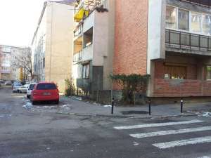 Vand URGENT apartament 4 camere la parter, tripla orientare