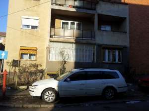 Vand URGENT apartament 4 camere la parter, tripla orientare