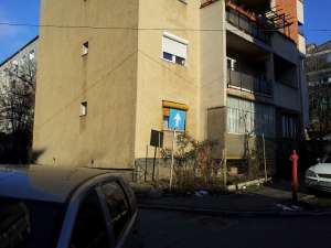 Vand URGENT apartament 4 camere la parter, tripla orientare