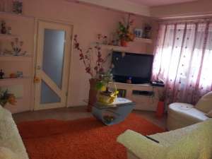 Vand URGENT apartament 2 camere facut din apartament cu 3 camere
