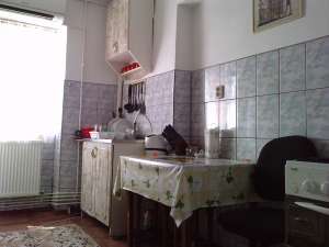 inchiriez apart. cu 3 camere