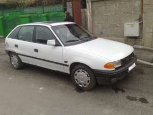 vand sau dezmembrez opel astra f