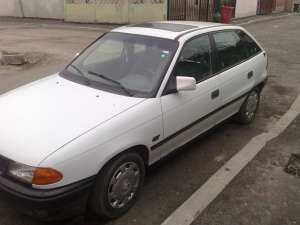 vand sau dezmembrez opel astra f