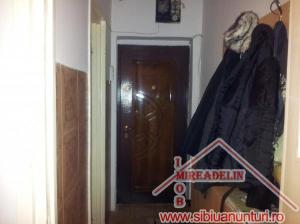 VINDEM APARTAMENT 2 CAMERE,   CARTIERUL TIGLARI