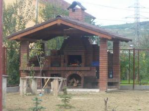 CONSTRUIM CASE LA CHEIE,  HALE METALICE