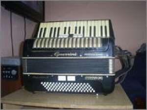 Vand acordeon guerrini 0745812475   450 euro