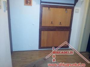 INCHIRIEM APARTAMENT 3 CAMERE � VALEA AURIE