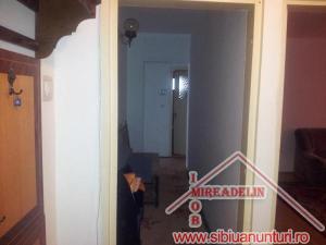 INCHIRIEM APARTAMENT 3 CAMERE � VALEA AURIE