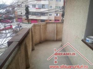 INCHIRIEM APARTAMENT 3 CAMERE � VALEA AURIE