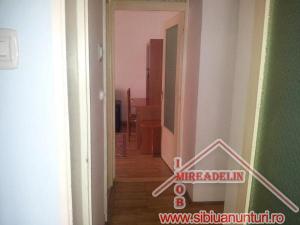INCHIRIEM APARTAMENT 3 CAMERE � VALEA AURIE
