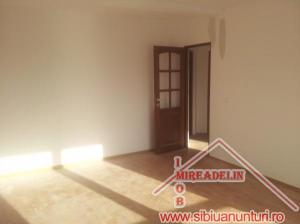 VAND CASA P+E IN TRIPLEX,    CISNADIE