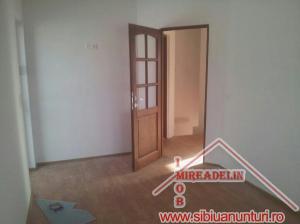 VAND CASA P+E IN TRIPLEX,    CISNADIE