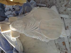 vand monumente din marmura