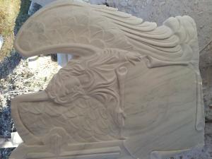 vand monumente din marmura