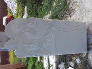 vand monumente din marmura