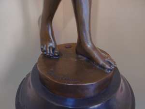 Statueta bronz "Fata nud" semnata Pitta Luga