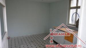 VINDEM CASA 3 CAMERE,   D+P,   ZONA TEREZIAN