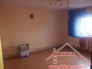 INCHIRIEM APARTAMENT 3 CAMERE,   cartier TEREZIAN