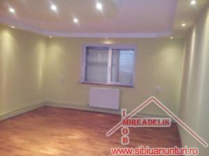 VINDEM CASA 5 CAMERE,   IN TURNISOR