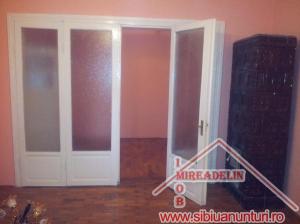 VINDEM CASA 5 CAMERE,   IN TURNISOR