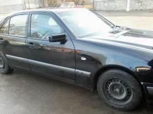 Vand sau schimb Mercedes E 200