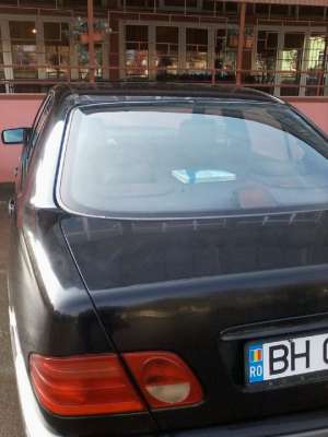 Vand sau schimb Mercedes E 200