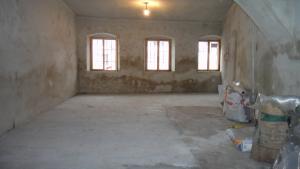 VINDEM CAMERA LA CASA,   32 mp,   ZONA ULTRACENTRALA,   CISNADIE
